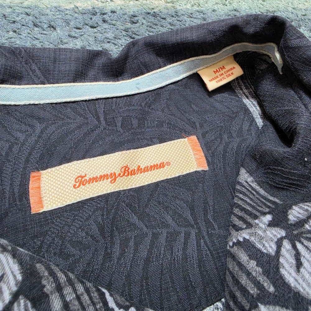 Lot of 3 Tommy Bahama Mens M Silk Linen Rayon Camp Hawaiian Shirts Tropical - Picture 16 of 16